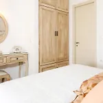Isabella * Naousa (Paros)