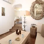 Isabella Naousa (Paros)