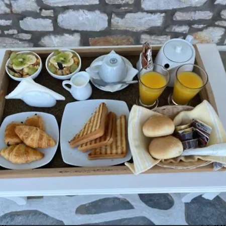 Isabella * Naousa (Paros)