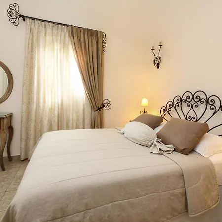 Apartment Isabella Naousa (Paros)