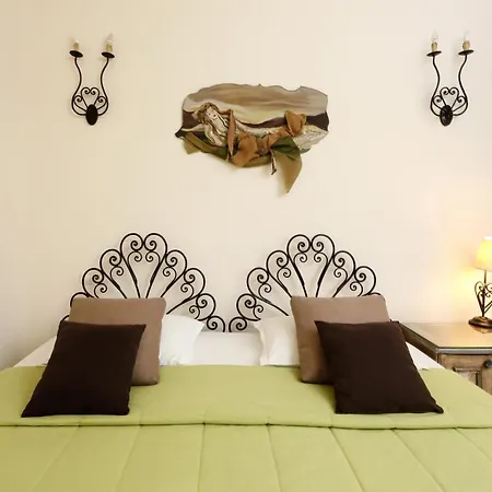 Isabella Naousa (Paros)