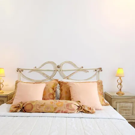 Apartment Isabella Naousa (Paros)