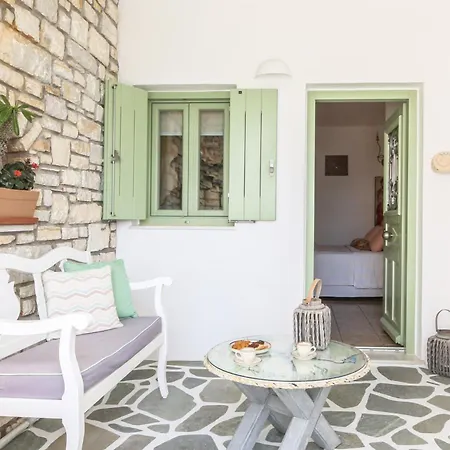 Isabella Naousa (Paros)