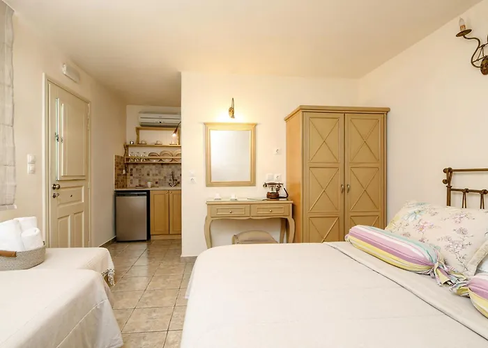 Isabella * Naousa (Paros)