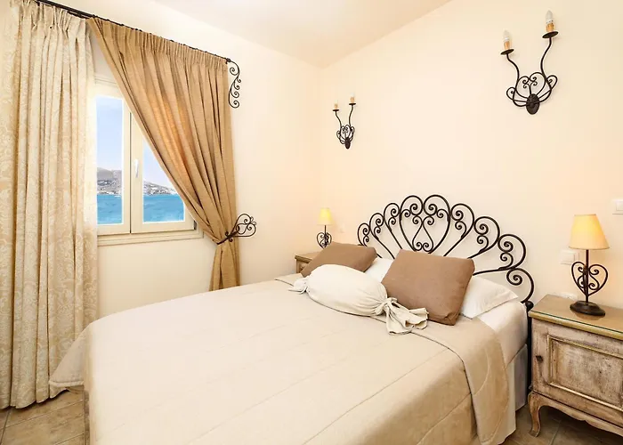 Isabella * Naousa (Paros)