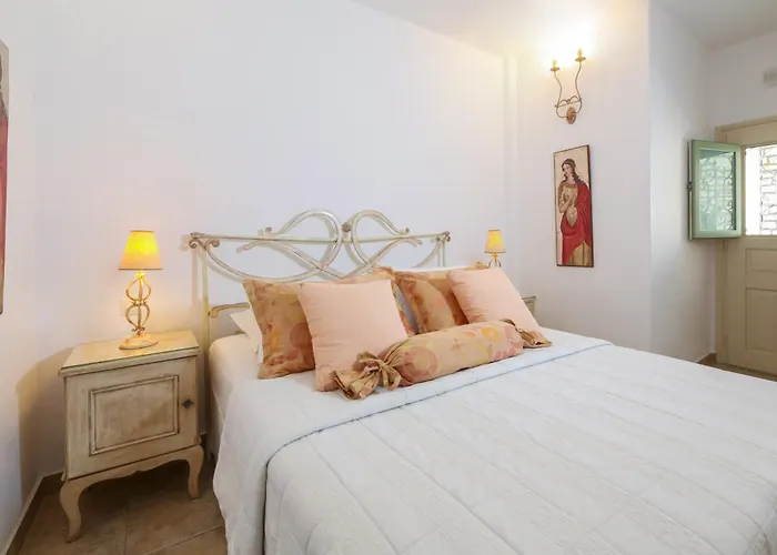 Isabella * Naousa (Paros)