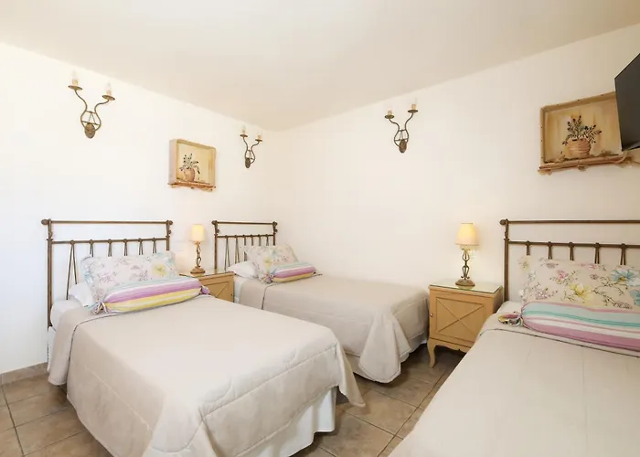 Isabella * Naousa (Paros)