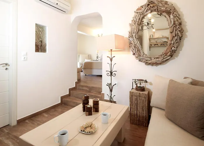 Isabella Naousa (Paros)